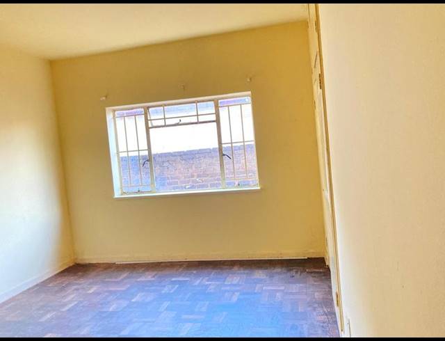 8 BEDROOM APARTMENT FOR SALE IN BERTRAMS